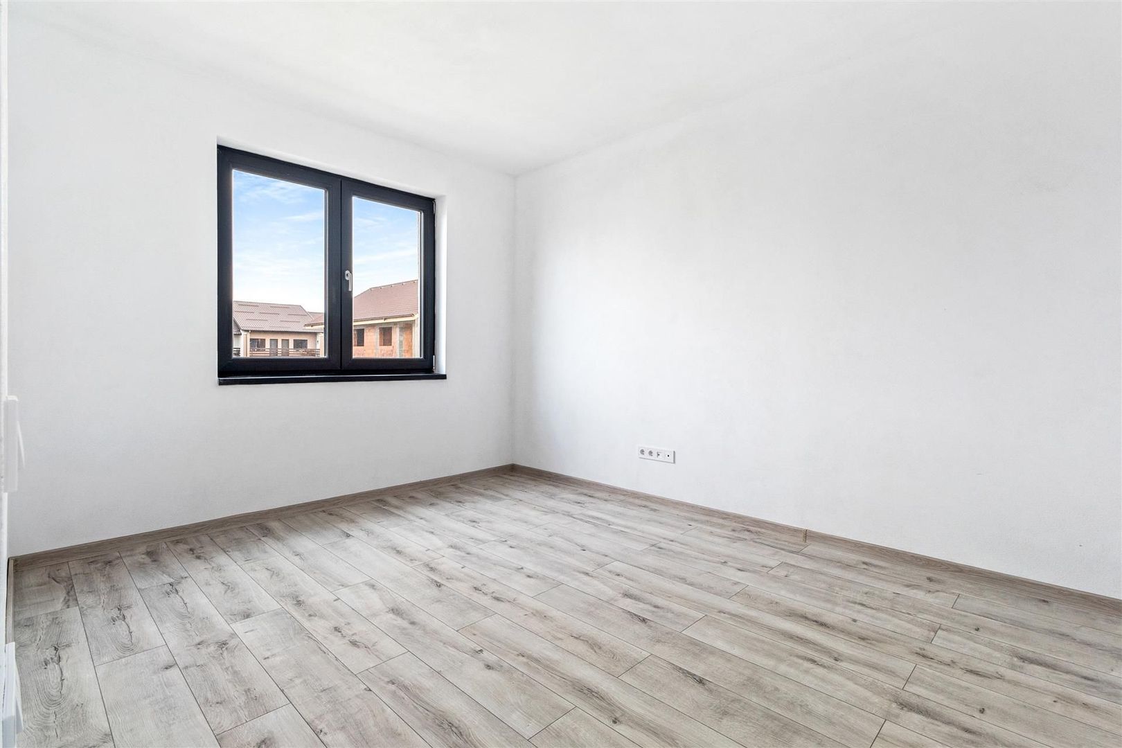 Apartament nou 3 camere si parcare Sanpetru Brasov - Poză 11