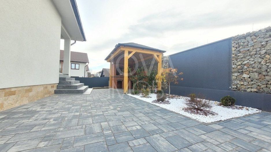 Casa individuala pe un singur nivel cu garaj dublu - Selimbar - Poză 5