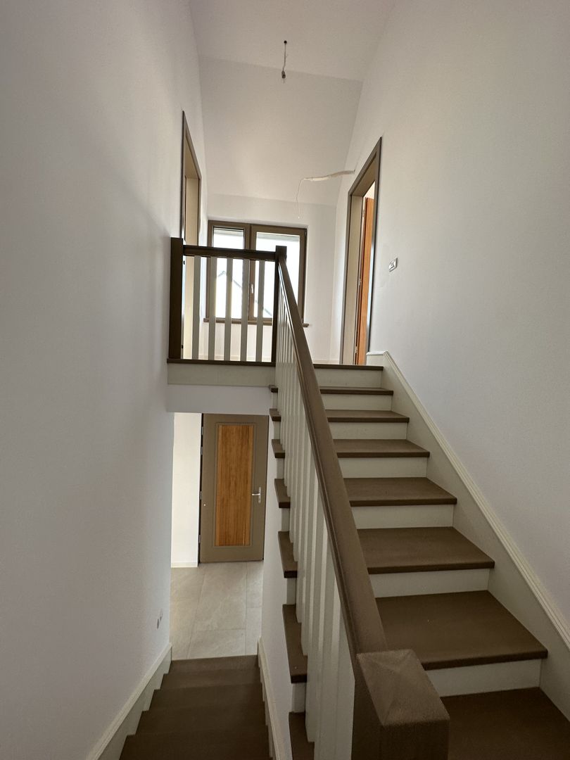 Casa cu 5 camere - Dumbarvita - Poză 7