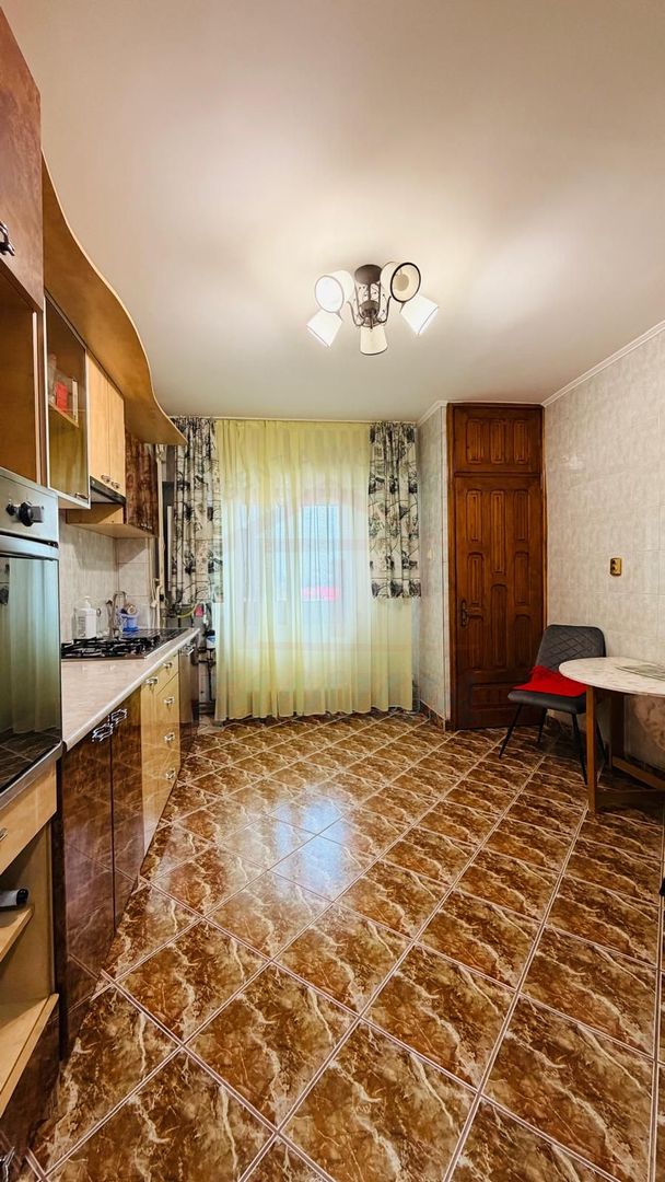De vanzare apartament cu 4 cam dec. in Galati, piata Centrala, etaj5/7 - Poză 17