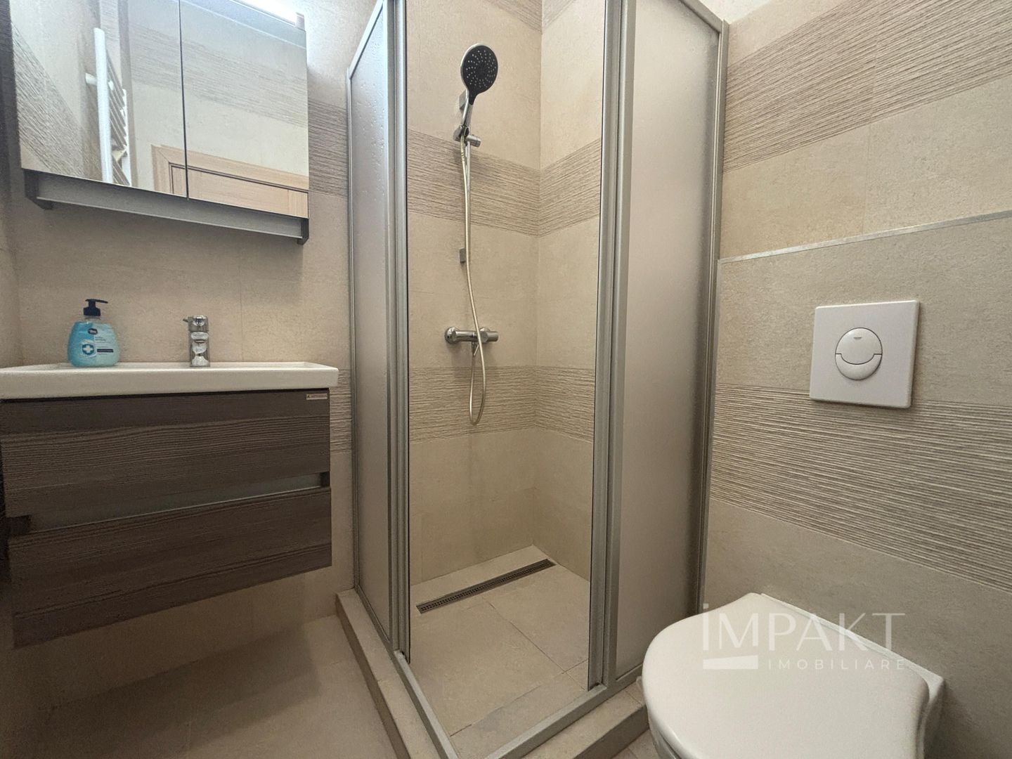 Oferim spre închiriere apartament cu 3 camere,  75mp,  zona centrala - Poză 15