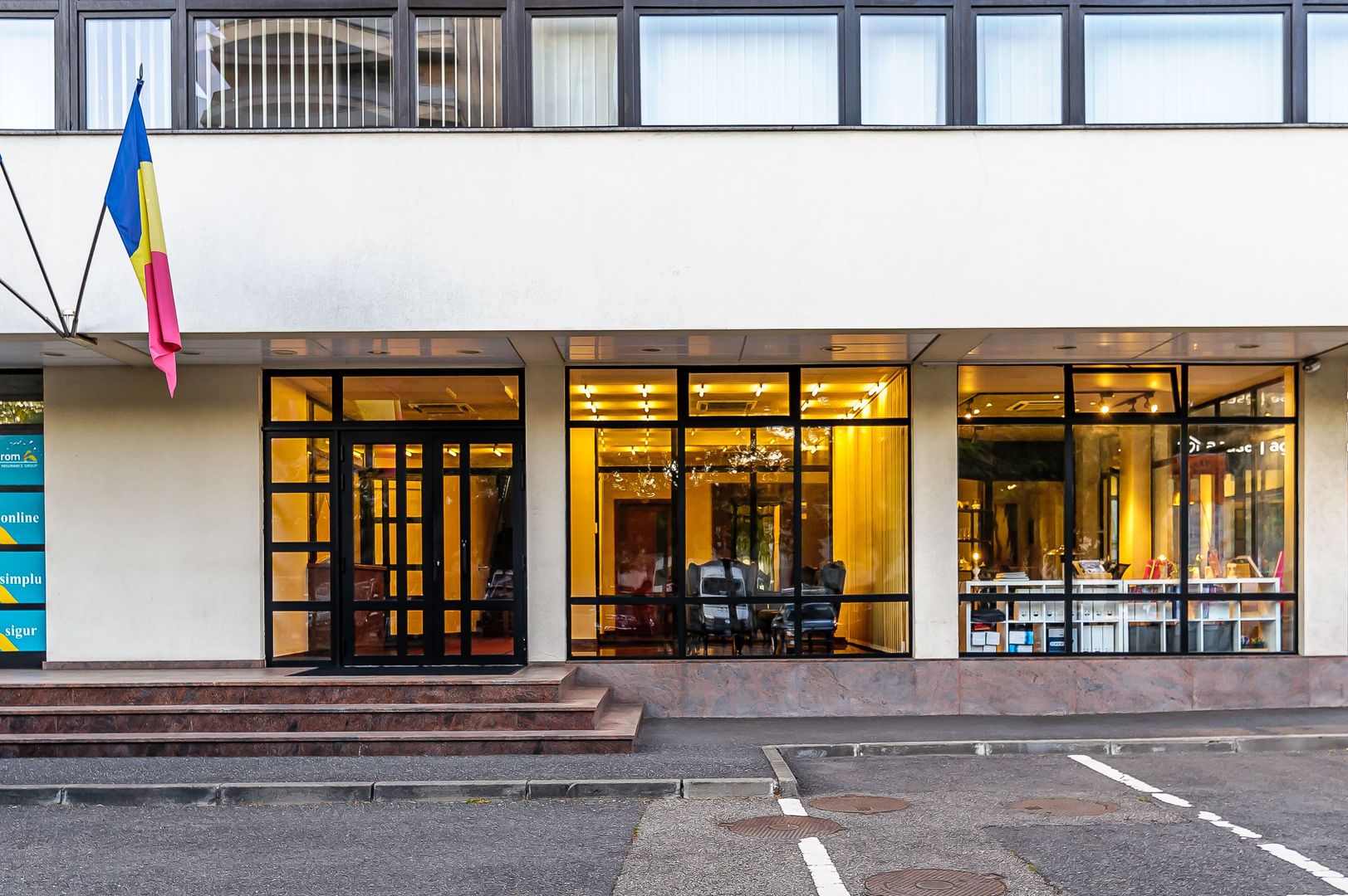 Birouri ultracentrale cu pază permanentă - Poză 2