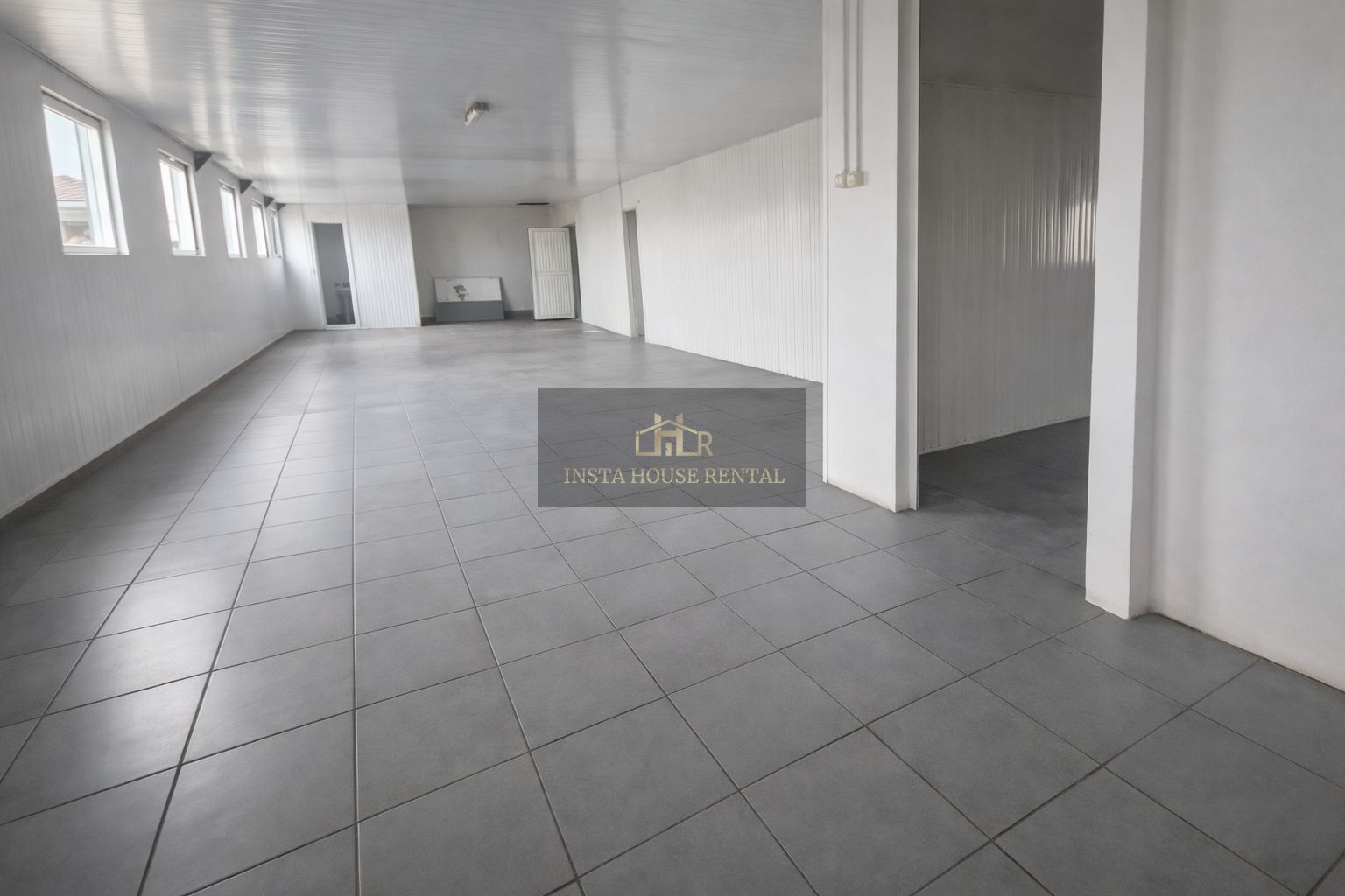 Spațiu comercial tip fabrică – Zona industrială Podul Dragaicii - Poză 1