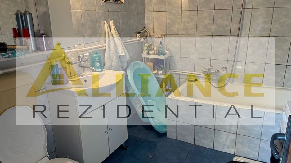 10 Minute Metrou Eroii Revolutiei-Casa-5 Camere-Necesita Renovare - Poză 15