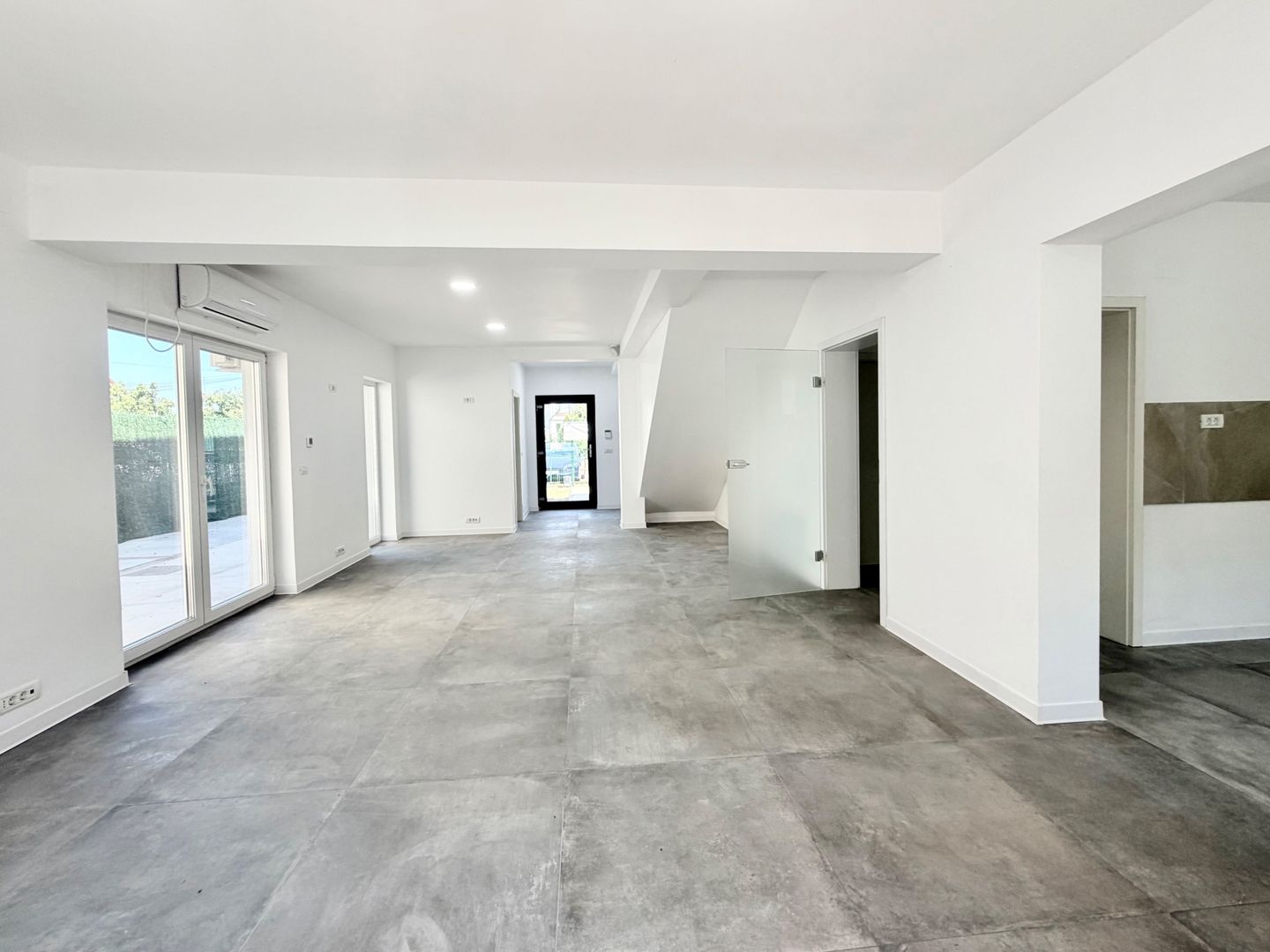 Casa individuală de închiriat - Giroc intrare - Poză 17