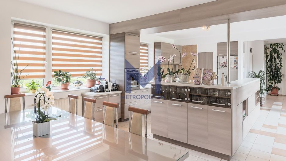 Vilă cu 1.350 mp teren în mijlocul orașului Grădina Botanică - Poză 9