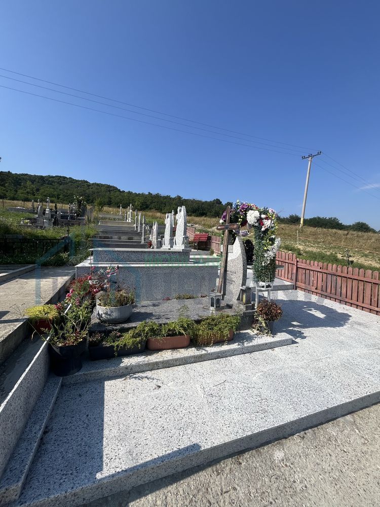 Cavou cu 2 locuri din granit, în Cimitirul Mănăstirii Vlădiceni, Iași - Poză 2