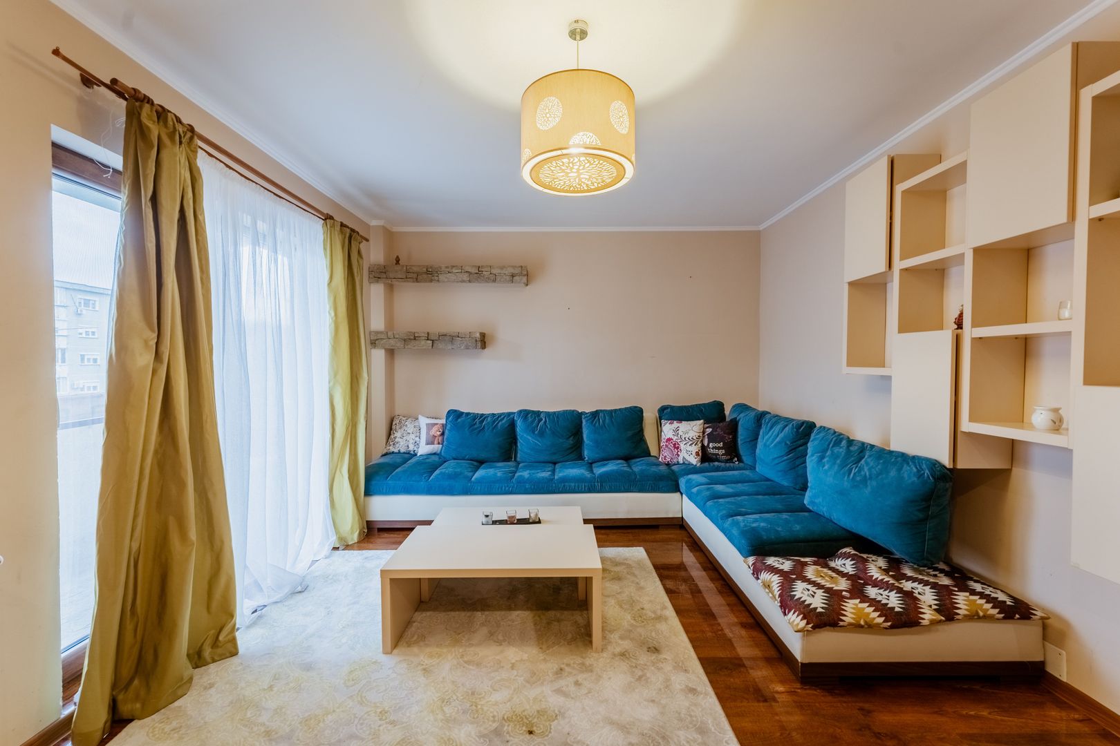 Apartament cu 3 camere în Alfa - Poză 2