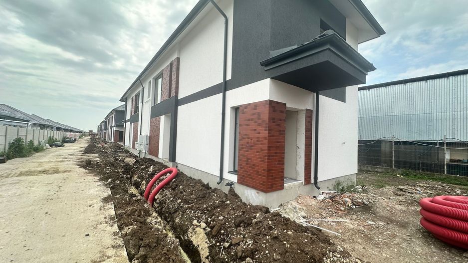 AP. 2 CAMERE -  CURTE 60 MP, INCALZIRE IN PARDOSEALA, COMISION 0% - Poză 2