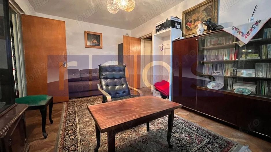 VANZARE APARTAMENT 2 CAMERE 51MP METROU DRISTOR NECESITA RENOVARE SEMIDECOMANDAT - Poză 2