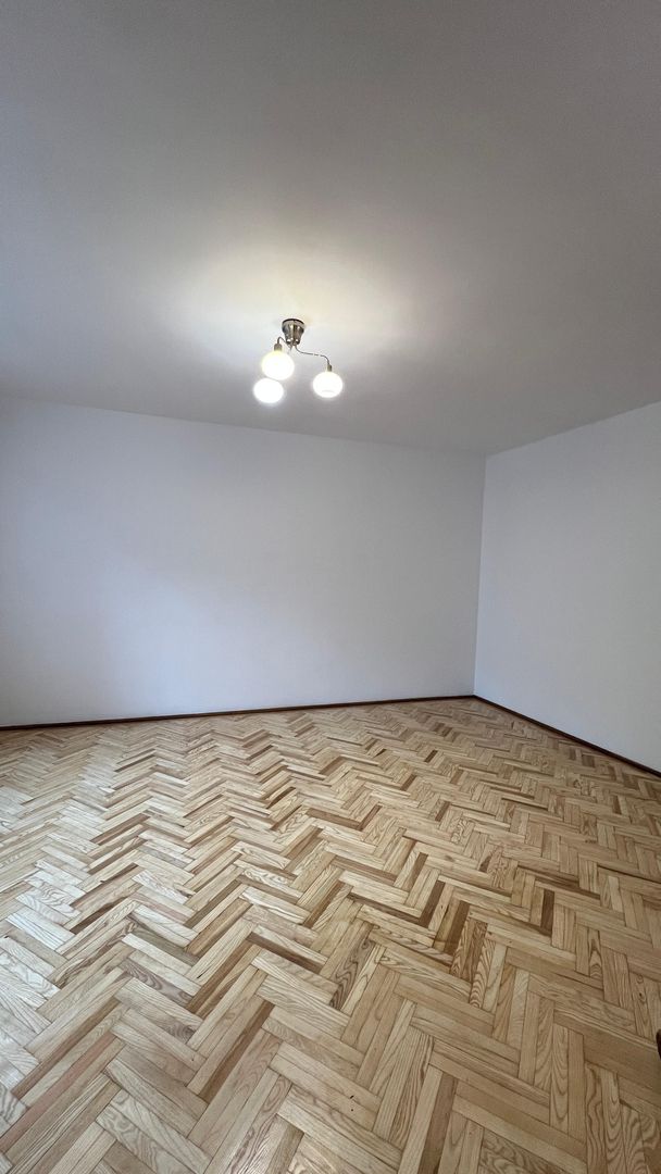 Apartament in vila cu 5 camere si curte proprie | Domenii - Casin - Poză 7