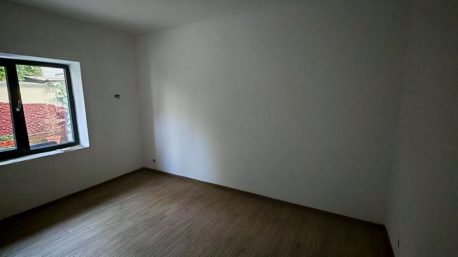 Corp de casa P+M 4 camere , ASTRA - Carpatilor -LIDL- ,curte comuna. - Poză 13