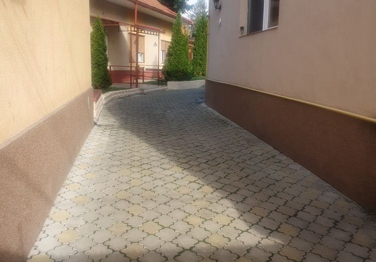 Vând 2 case cu aceasi intrare, Locația Satu Mare - Poză 1