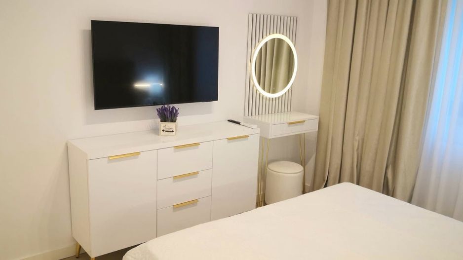 PRIMA INCHIRIERE APARTAMENT DOUA CAMERE SUPERB CORTINA NORTH - Poză 8