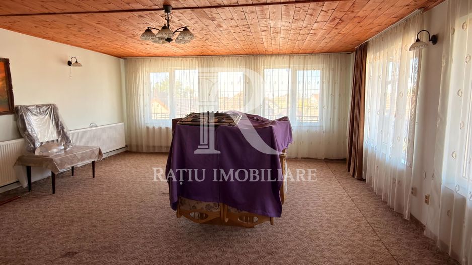 Casă cu spațiu comercial | Curte | Garaj | Parcare | Nojorid - Poză 9