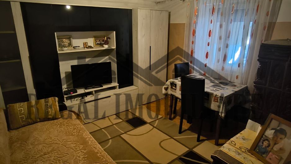 Casa de vanzare cu 5 camere in Frontul 2-Teliucul Inferior - Poză 1