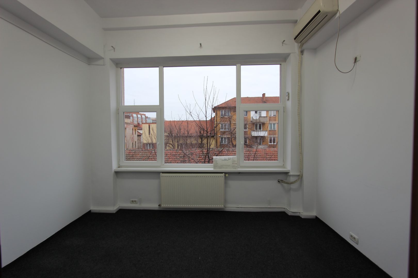 Birouri spatioase in cladire de birouri - Poză 1