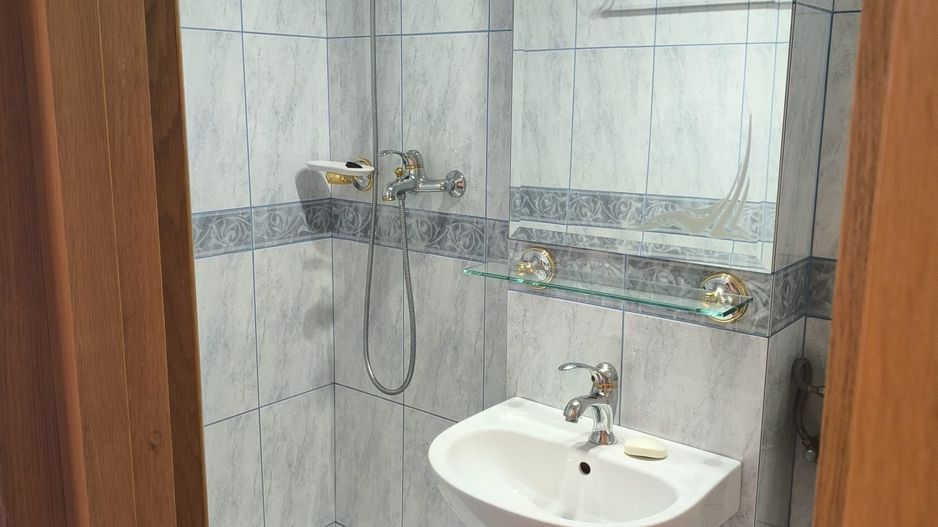 De Inchiriat Apartament 4 camere Nemobilat Piata Unirii Metrou - Poză 14