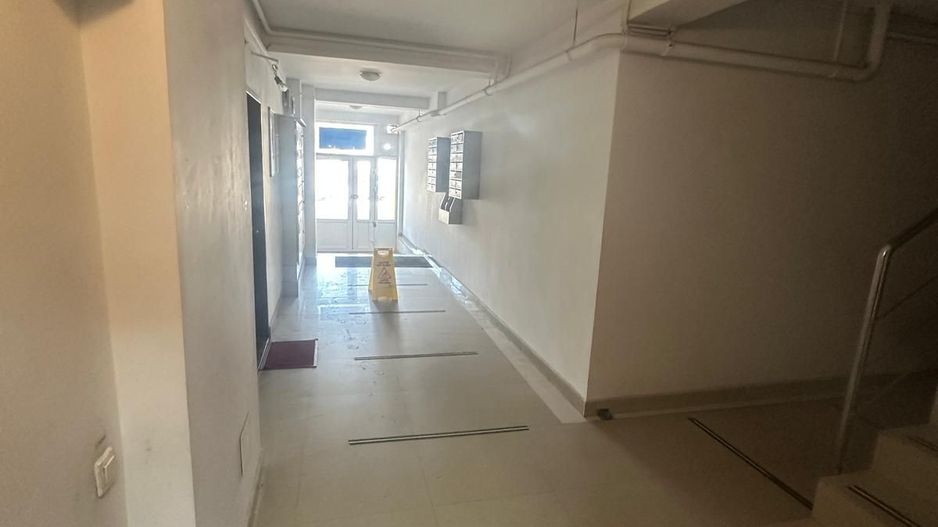 Aparatorii Patriei Ap. 3 Camere cu Gradina,ideal si pentru Spatiu Comercial - Poză 3