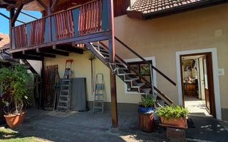 2 case dintre care una cu garaj in Baile 1 Mai - Poză 2