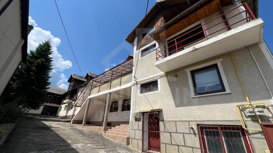 De-Vanzare-Case-16-Camere-400mp-Utili-1100mp-Teren-Sacele-Brasov - Poză 2