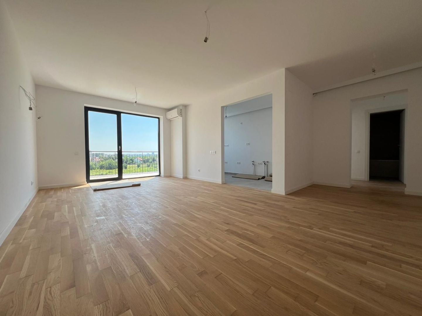 Apartament 2 Camere | Balcon cu Vedere spre Lac | Aproape de Metrou - Poză 1