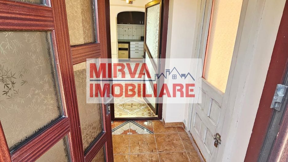 🏡 Casă spațioasă cu 9 camere în Strejnicu – pentru locuință, birouri - Poză 32