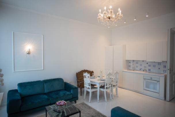 APARTAMENT 3 CAMERE NOU RENOVAT - ZONA SINAIA - Poză 2