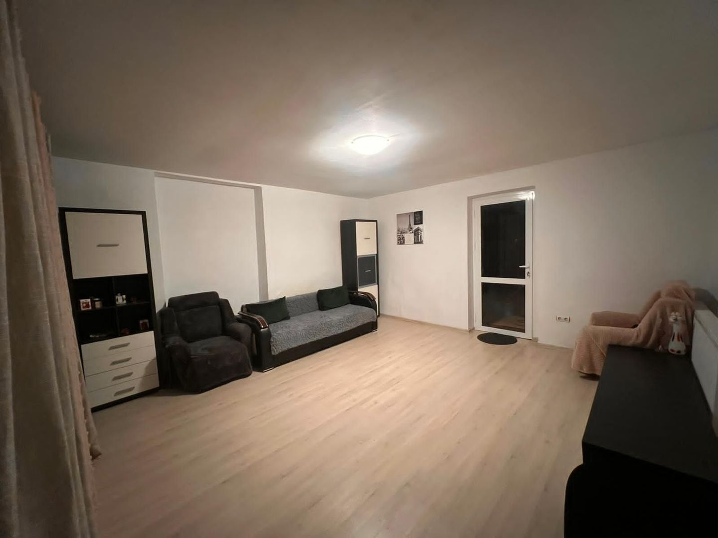 De vanzare – Apartament la casa, etaj 1, complet mobilat si utilat - Poză 2