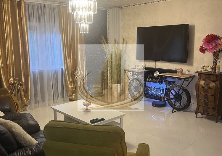 Casă de închiriat în Săcălaz – 199 mp, 4 camere, piscină și terasă - Poză 1