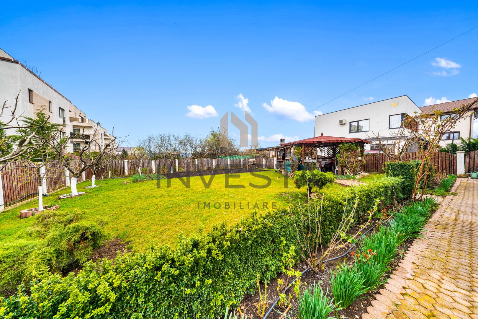 Casa individuala cu 7 camere, 260 mp, teren 900 mp, front 19m, Europa - Poză 3