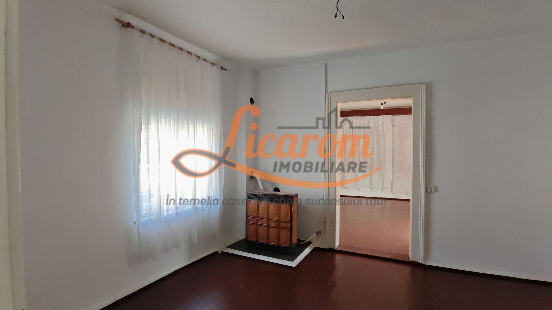 Blumana Proprietate singur in curte,2 corpuri de casa, fara amenajari - Poză 2