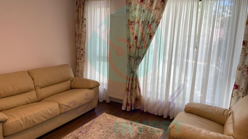 3 camere intr-o cladire cu arhitectura deosebita - Poză 3