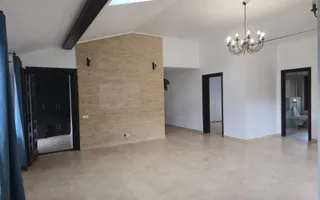 9 camere, 5 bai, spatiu hobby, gradina, garaj,locatie buna - Poză 30