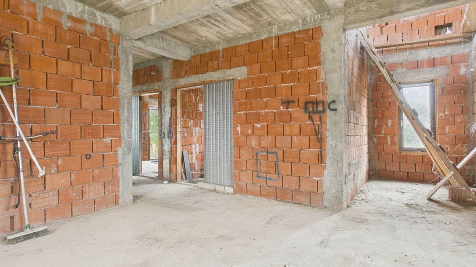 Casă la roșu cu etaj și 500 mp teren în Sântana - Poză 5
