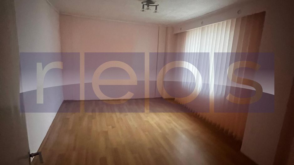 De vânzare apartament 3 camere – Decomandat - Aleea Suica - Poză 2