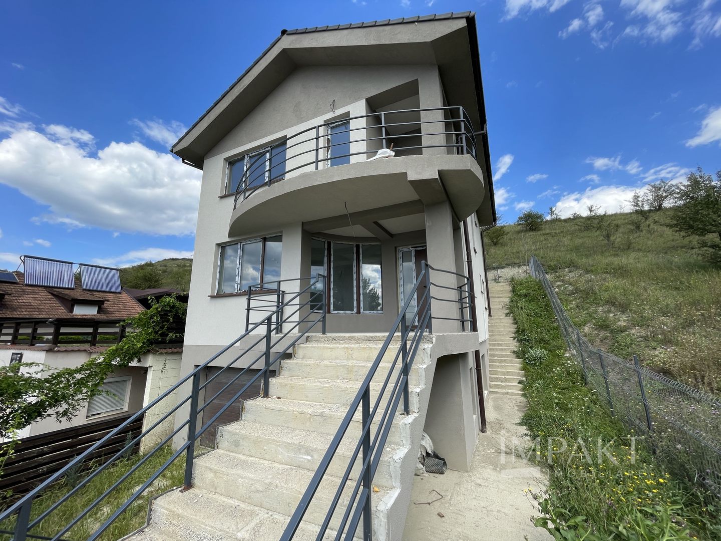 Casa individuala, dispusa trei nivele in Chinteni! - Poză 1