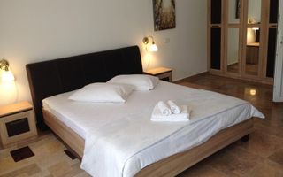 Proprietate ideală pentru locuință și afacere turistică în Eforie Nord - Poză 16