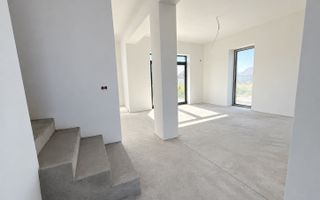 Vila individuala / 4 Camere / 2 Bai / 320 mp teren / Zona linistita - Poză 3