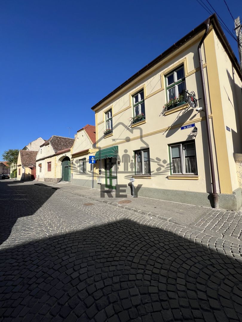 Vila de vanzare in zona Centrala/Orasul de jos - Poză 43