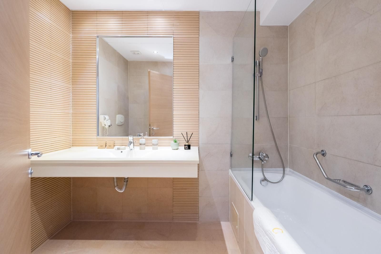 Garsoniere 10 proprietati Rin Grand Residence sub contract Airbnb - Poză 12