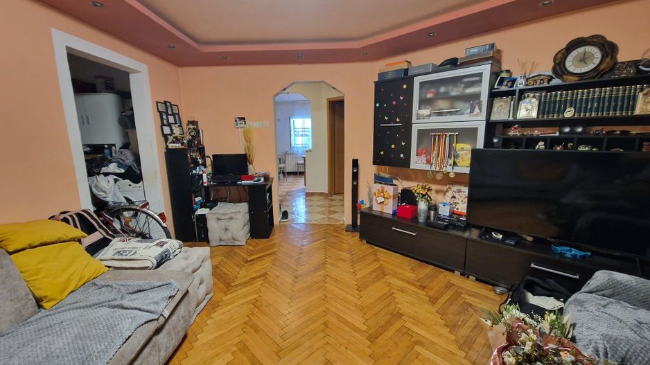 Soarelui | 3 Camere | Etaj 1 | Centrala proprie | Boxa - Poză 3
