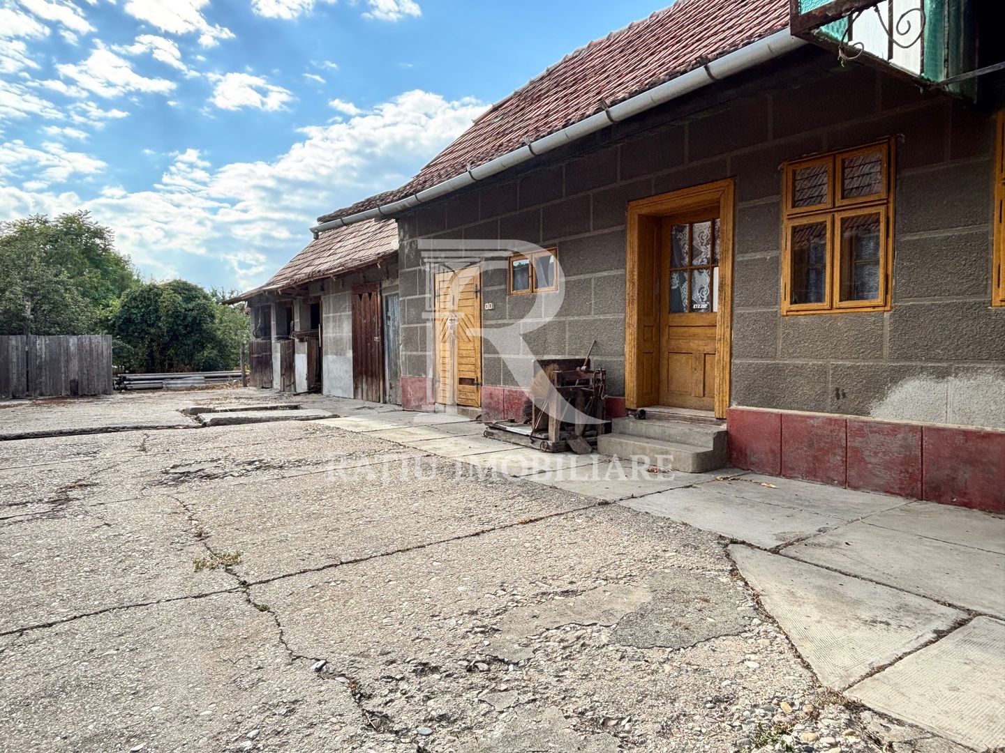 Casă cu etaj în Salonta | 996 mp | Grădină & livadă - Poză 2