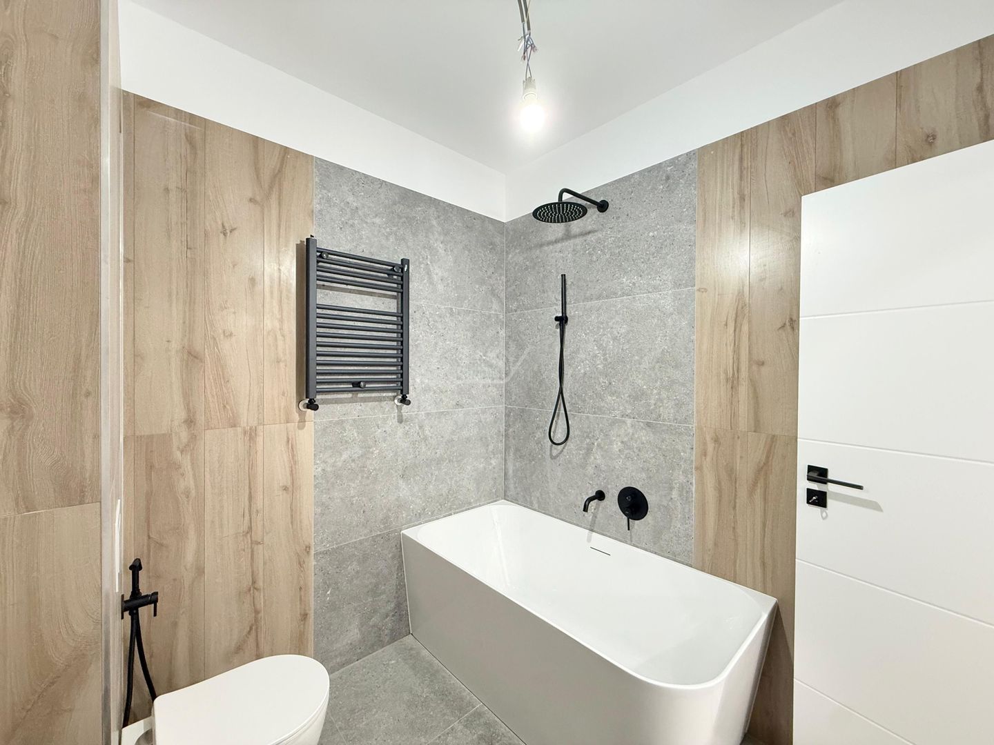 Ap pe 2 niveluri. Bucatarie inchisa, 2 bai. 2 locuri de parcare. - Poză 9