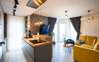 Apartment 3 camere, lux , zona Universității - Poză 1