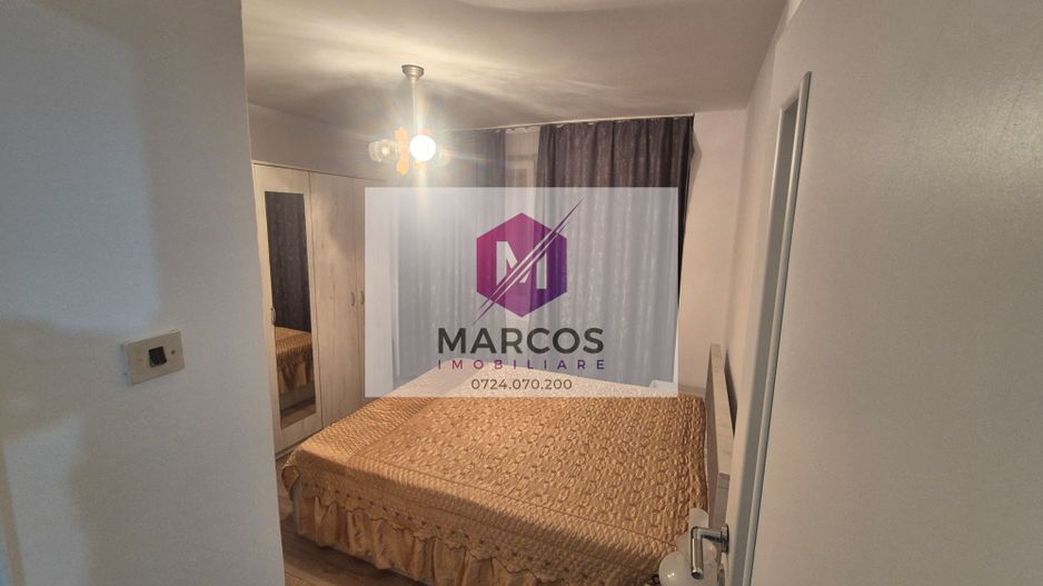Vand apartament 3 camere Centru - Poză 1