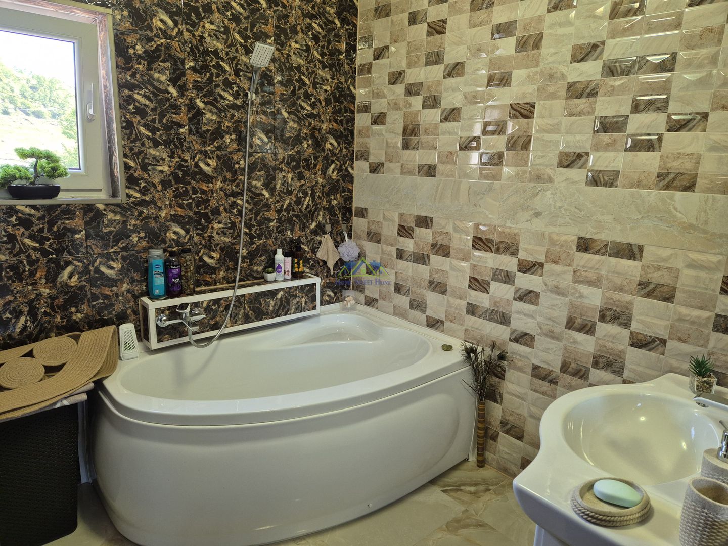 Vand casa 8 camere, 5 bai, 2 garaje, teliucul inferior, teren 1767 mp - Poză 8