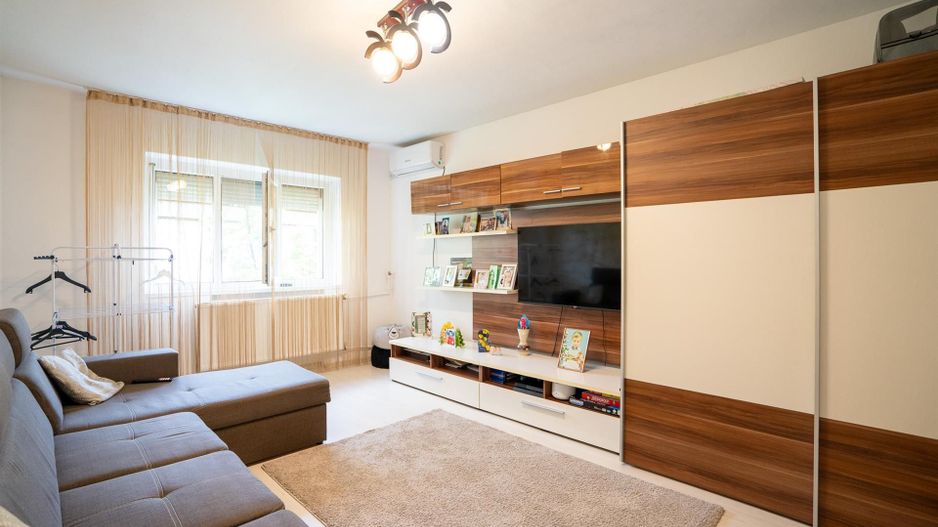 APARTAMENT CU 2 CAMERE DECOMANDAT ZONA ROGERIUS - Poză 1