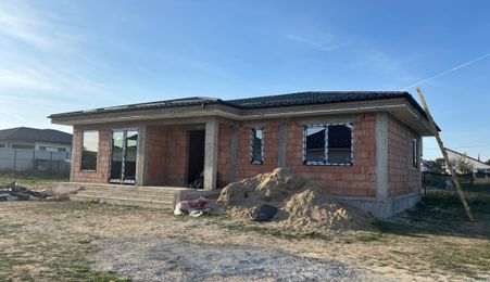 Casa noua de vanzare Smeura 185 K