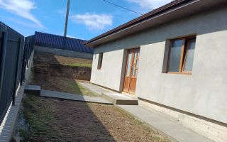 Casă de vânzare - Holboca  Strada Curcubeului nr 58 - Poză 1